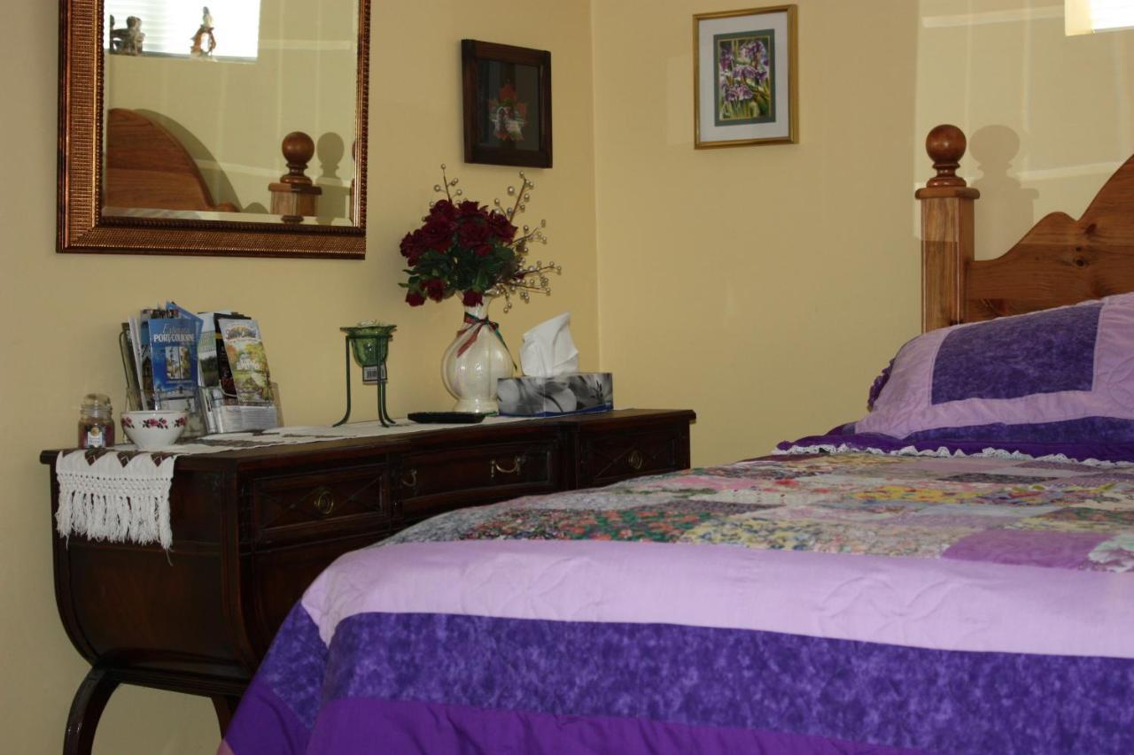 Carrousel Bed & Breakfast Cayuga Стая снимка
