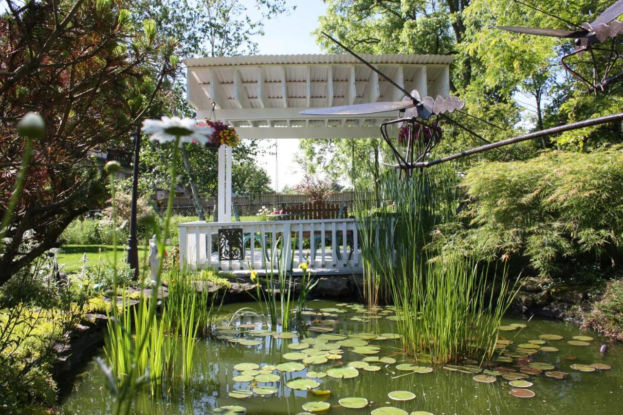 Carrousel Bed & Breakfast Cayuga Екстериор снимка