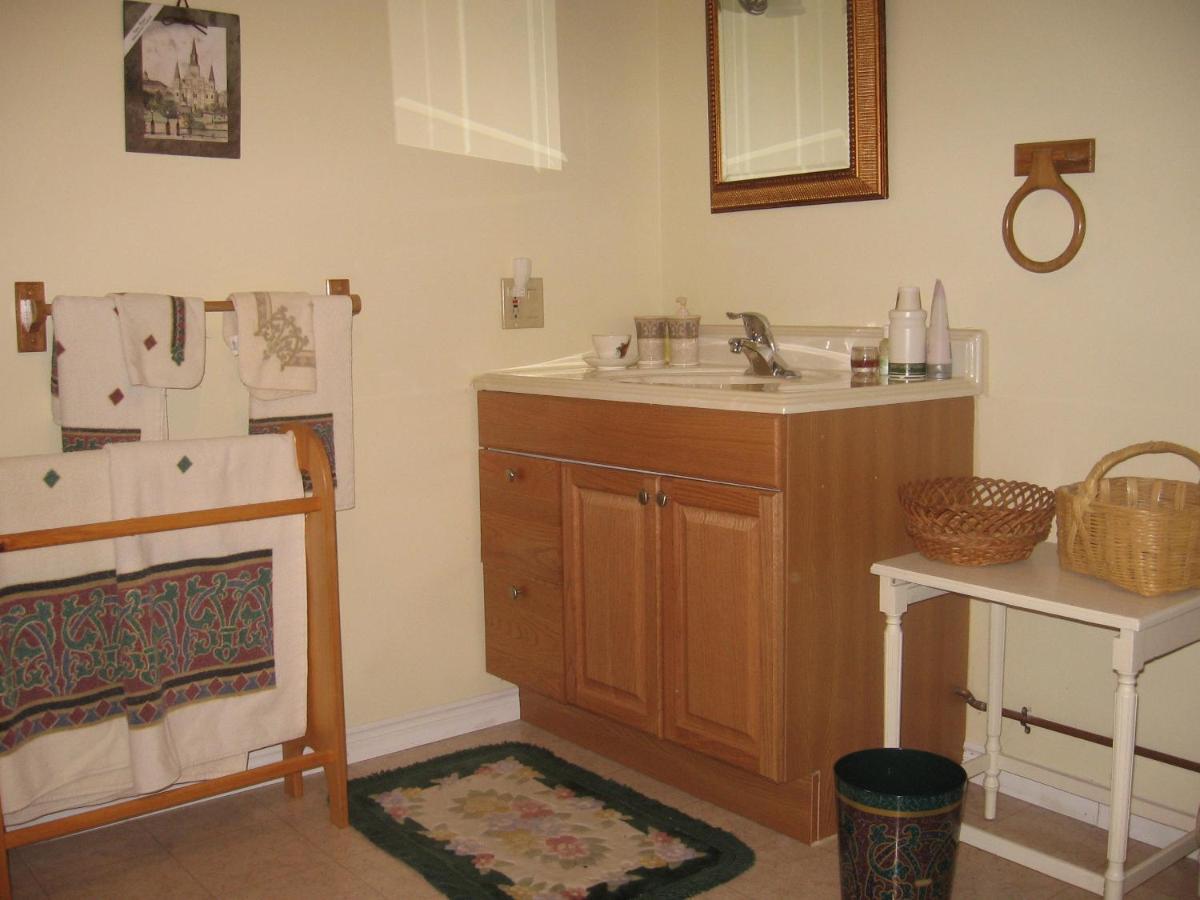 Carrousel Bed & Breakfast Cayuga Екстериор снимка