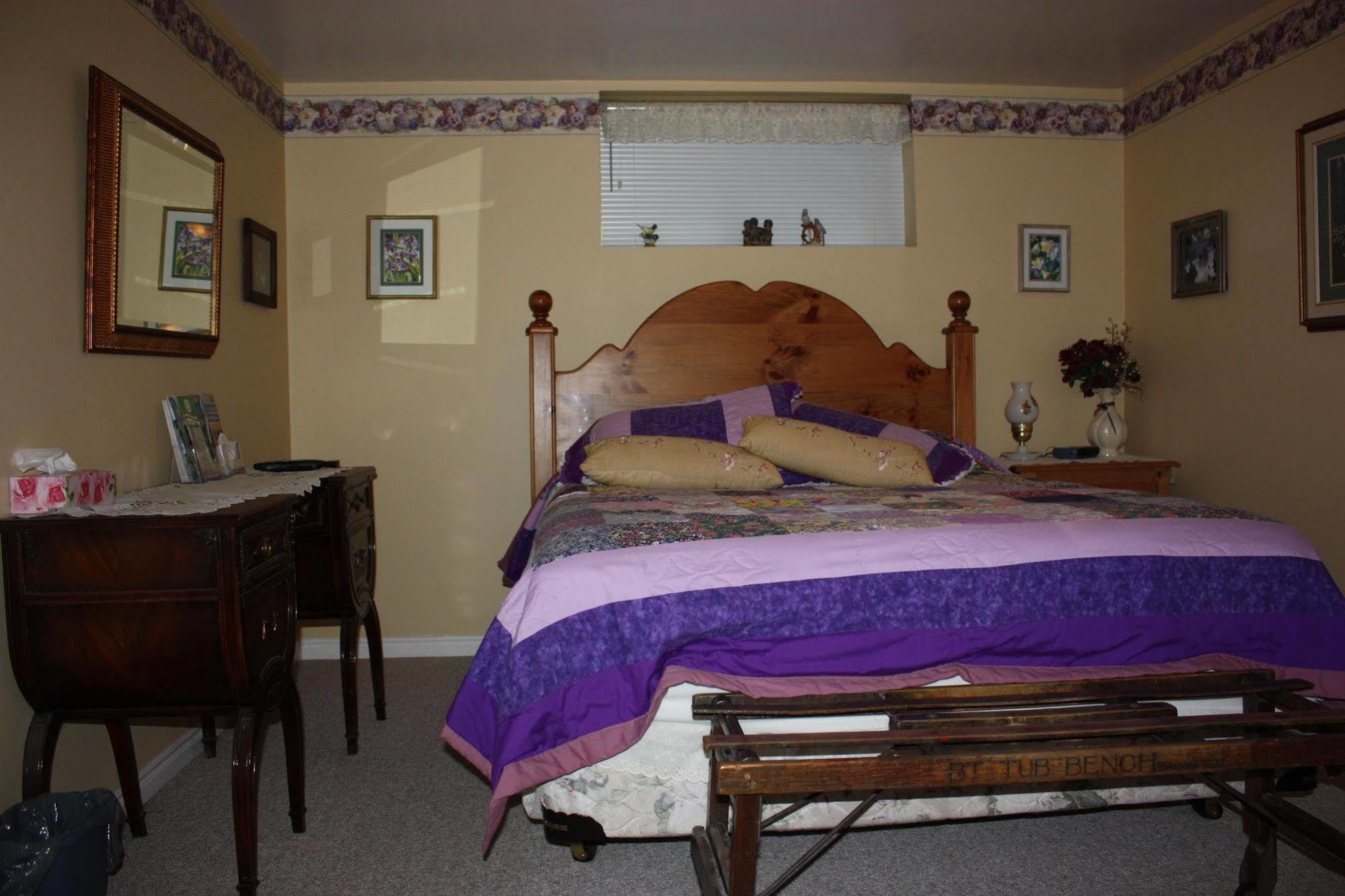 Carrousel Bed & Breakfast Cayuga Екстериор снимка